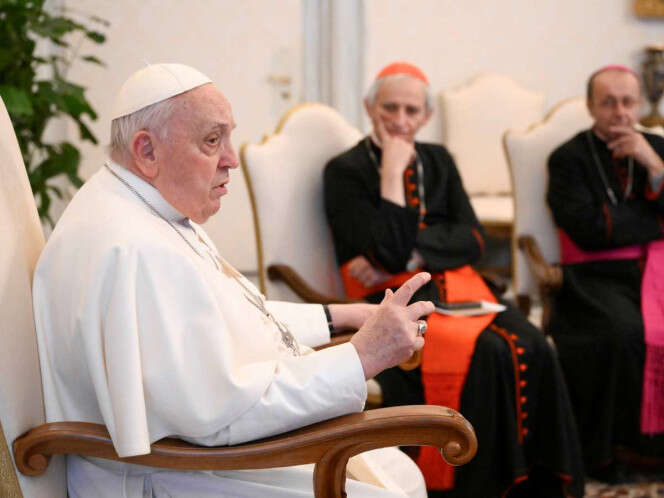 Papa Francisco vuelve a padecer bronquitis, pero no cancela toda su agenda