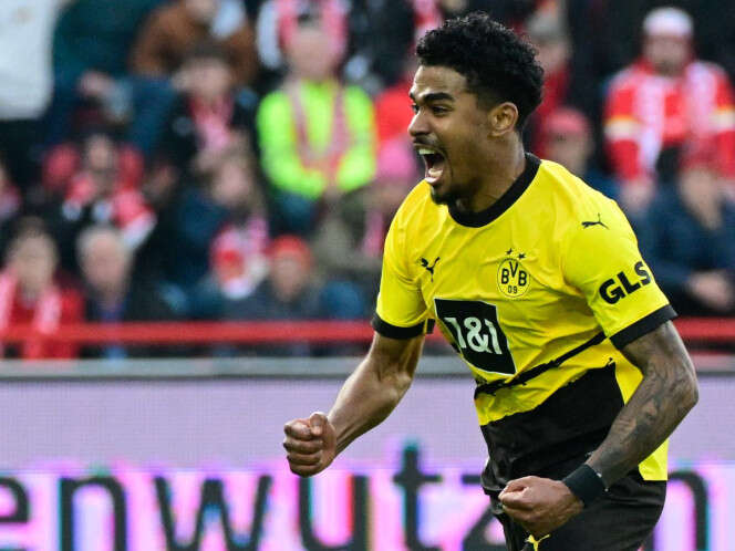 Borussia Dortmund se mantiene en 'zona Champions'; Leipzig al acecho