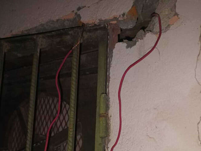 Pareja de jubilados electrifican su casa ante asaltos... y ladrón muere al intentarles robar