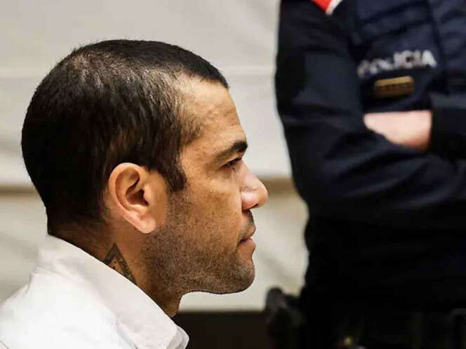 Dani Alves es condenado a cuatro años y medio de cárcel por violación 