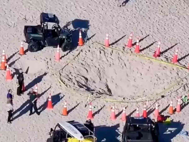 Niña muere después de que un agujero de arena que cavaba se derrumbara en la playa