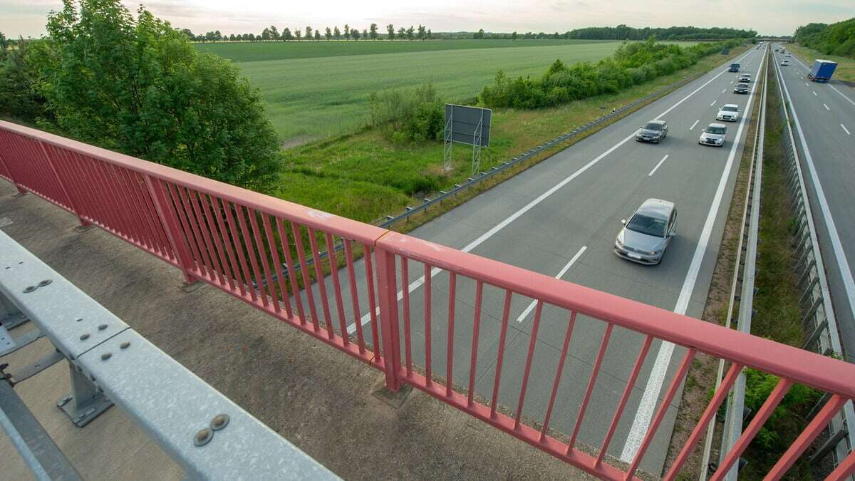 Schwerer Unfall legte A13 bei Thiendorf für zwei Stunden lahm