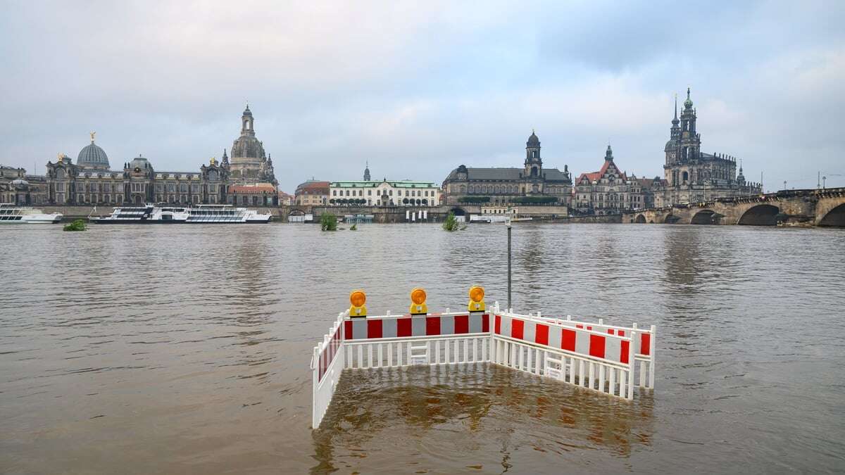 Elbe-Pegel in Dresden stagniert seit Mitternacht - fallende Wasserstände ab Donnerstagabend