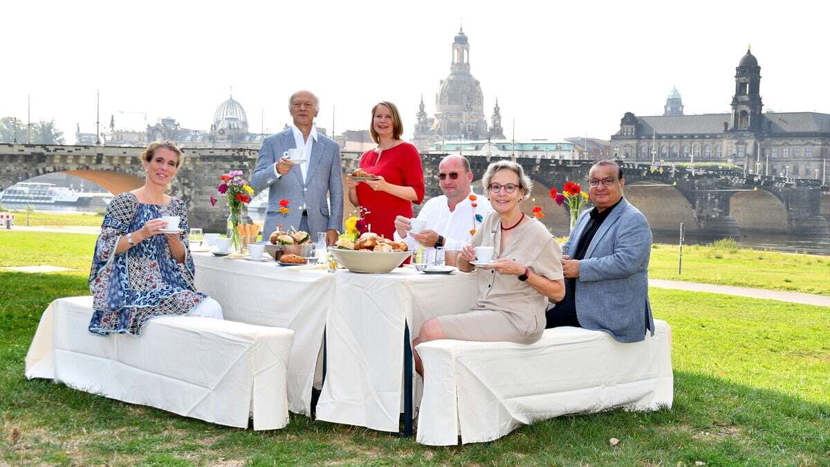 Dresden isst bunt - an 280 Tischen auf der Augustusbrücke und dem Schlossplatz