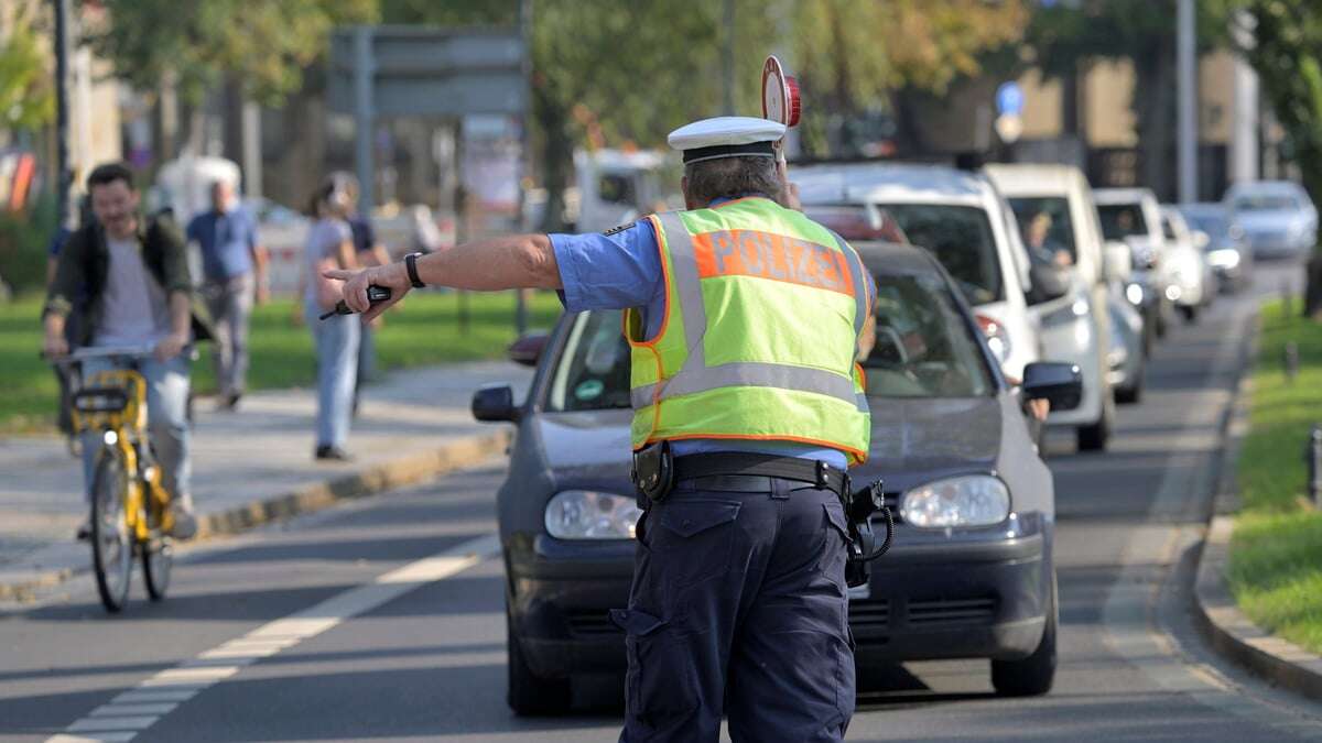 Achtung, Kontrolle! Dresdner Polizei stoppt über 40 Rotlicht-Fahrer