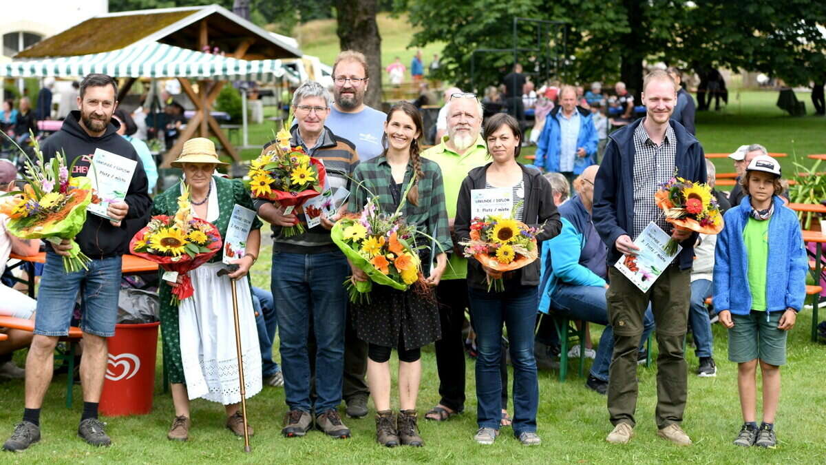 Sensen-Sieger beim Naturparkfest an der Kammbaude gekürt