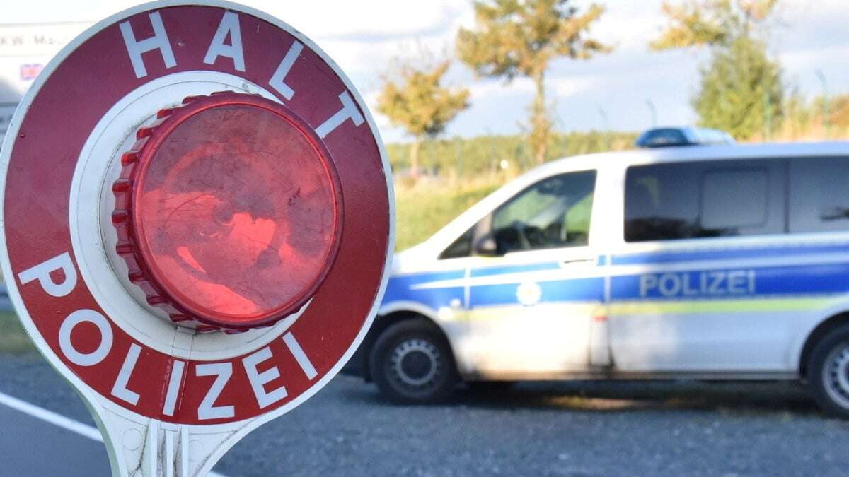 Mit dem Springmesser in der Handtasche in Görlitz kontrolliert: Messer weg und Anzeige