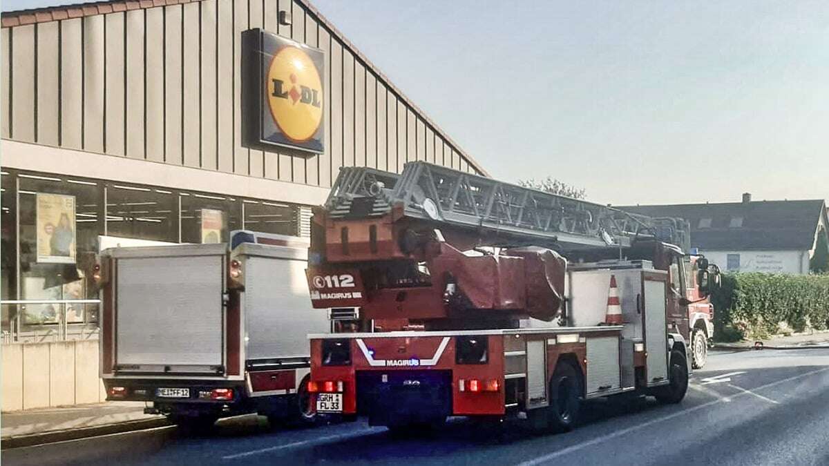 Papierpresse bei Großenhainer Lidl in Brand geraten