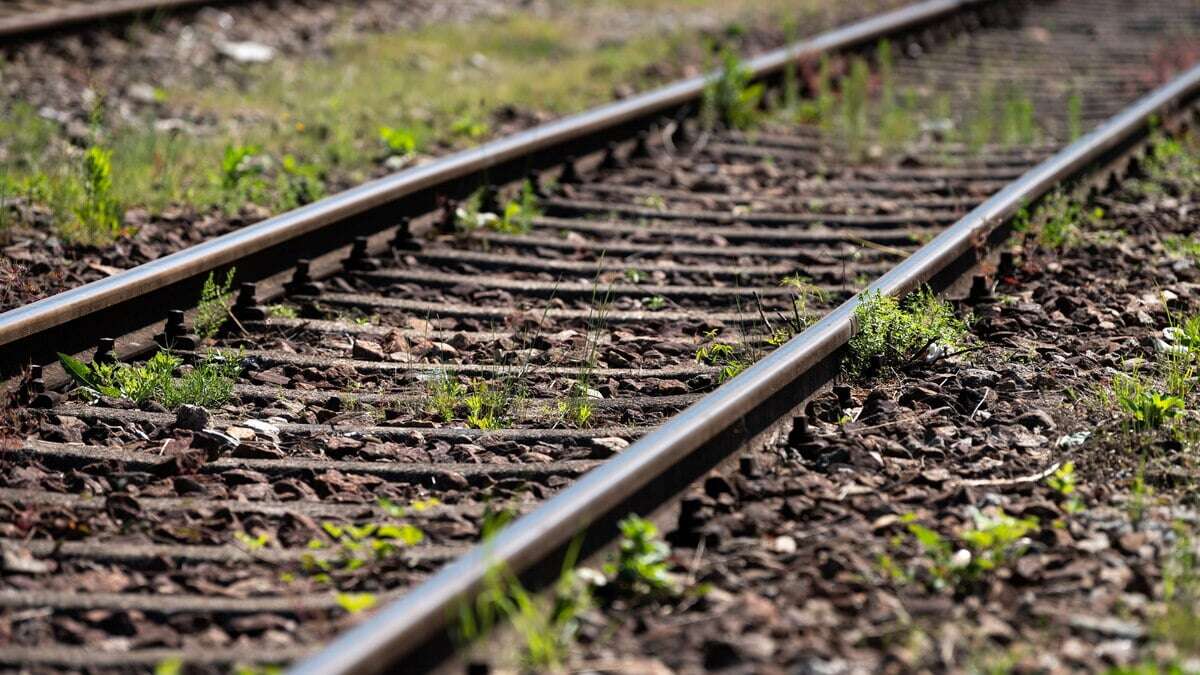 Radfahrerin in Straßenbahngleise geraten und bei Sturz schwer verletzt