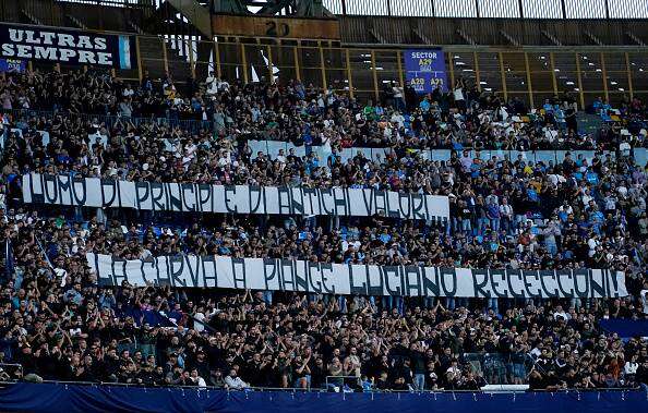 Dankbare Como bied aan Napoli-aanhangers gratis bier