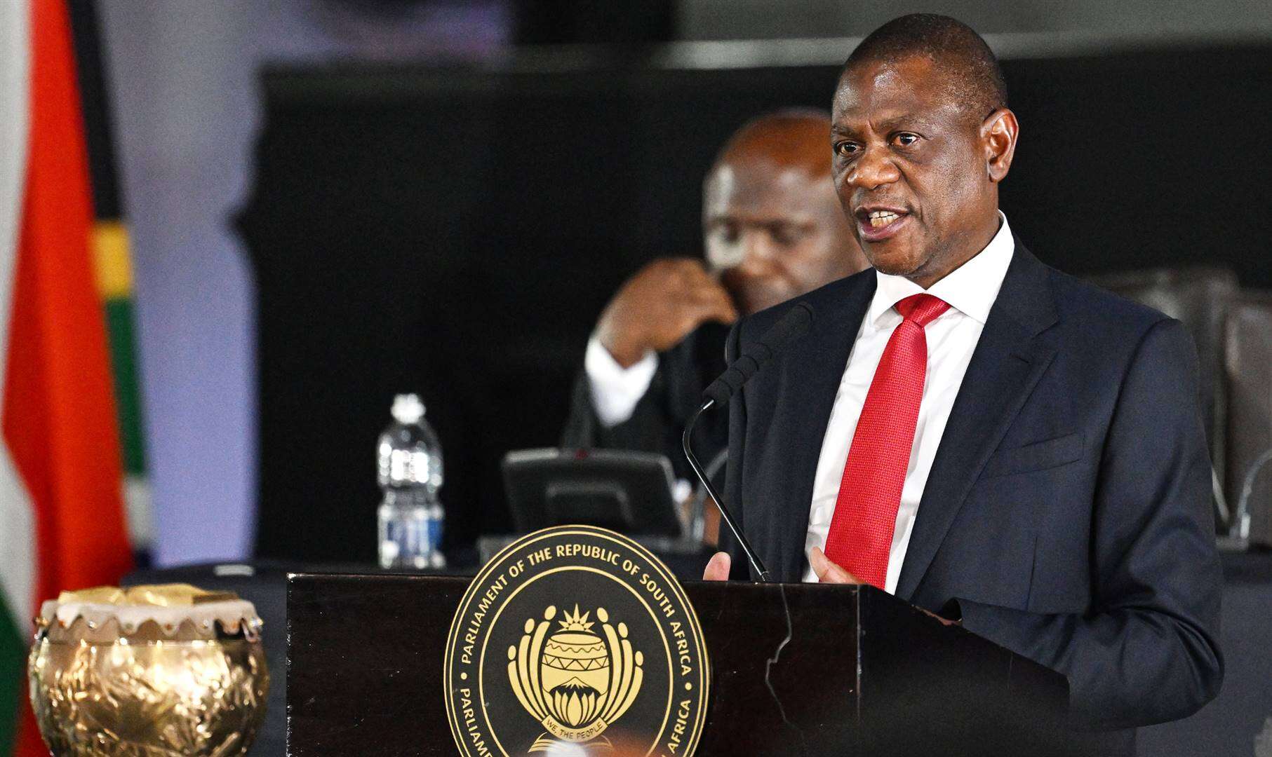 Onteieningswet ‘word gou onderteken’ – Mashatile