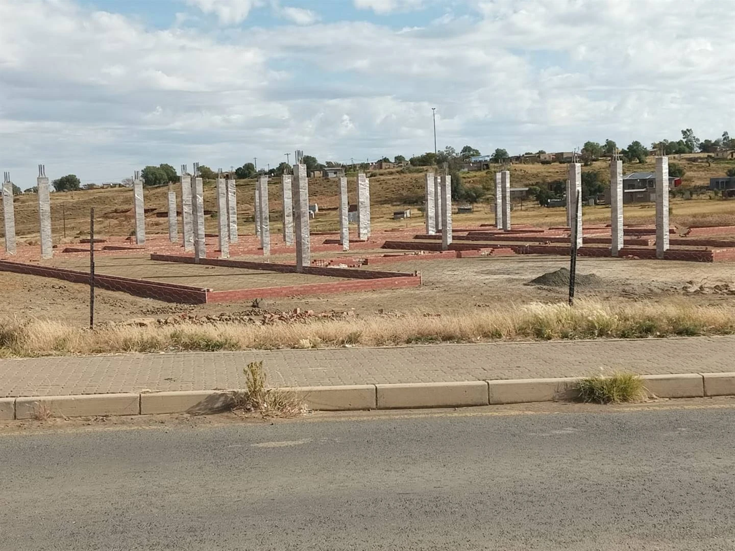 Bouwerk aan kliniek in Thaba Nchu in Vrystaat sloer, kla DA