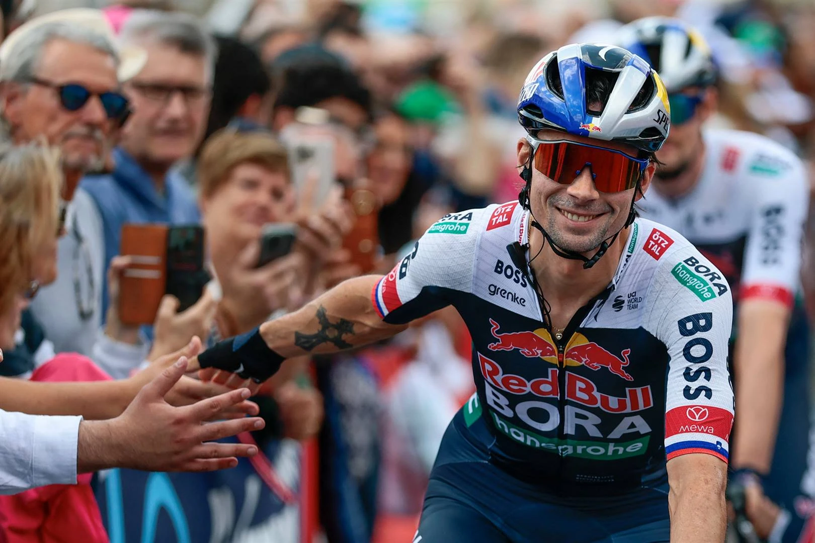 Giro d’Italia: Roglic gooi handdoek in nadat hy vierde keer val