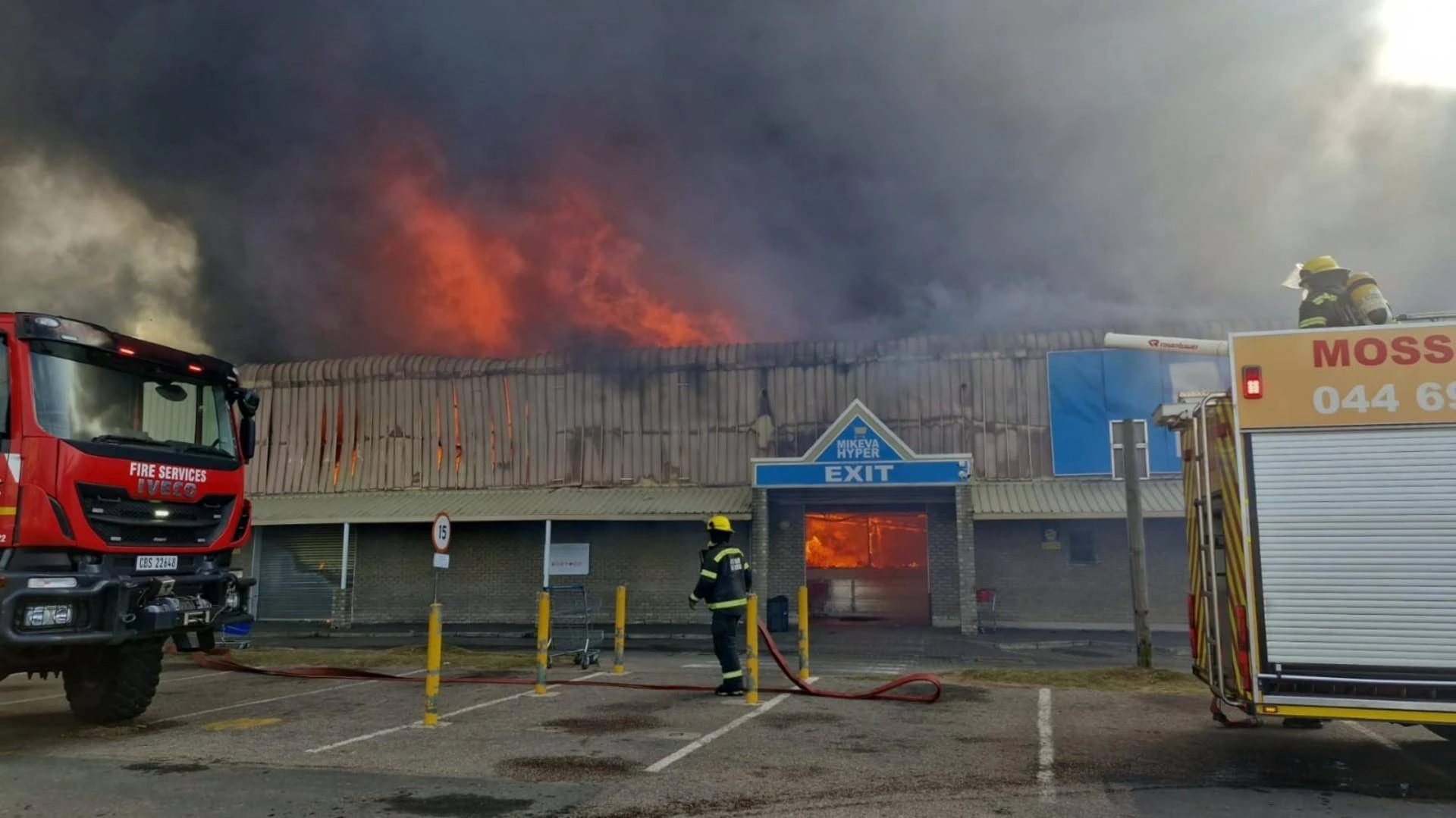 Brandstigting bekyk ná vlamme by groothandelaar in Mosselbaai