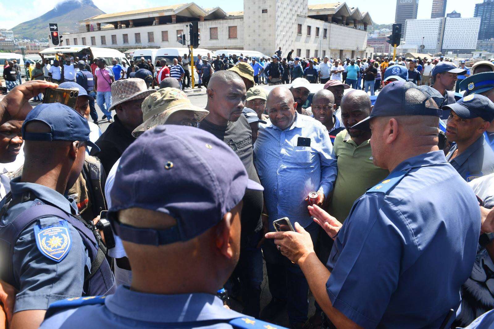 Drama in Kaapstad ná vals inligting dat taxibestuurder sterf