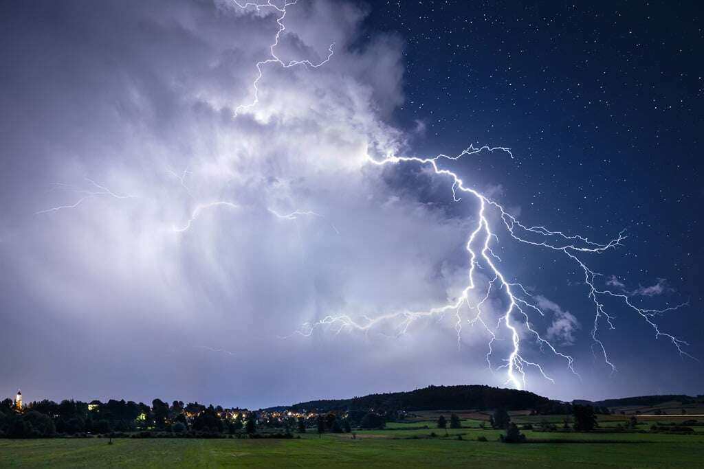 Monday's weather: Severe thunderstorms for the Eastern Cape, strong winds, waves in Western Cape