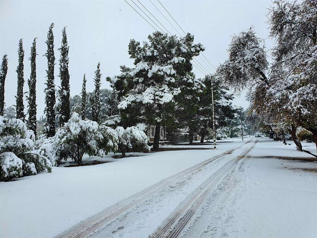 'It's so beautiful to see': Blanket of snow brings joy and warm memories to Northern Cape