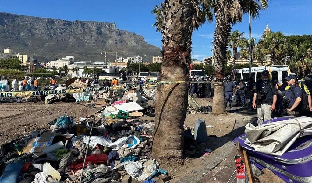 WATCH | A fence and security personnel to prevent homeless from returning to Castle of Good Hope