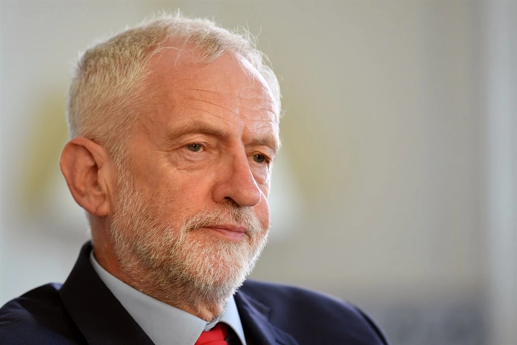 Corbyn to be readmitted to the Labour party after suspension over anti-Semitism report row - report