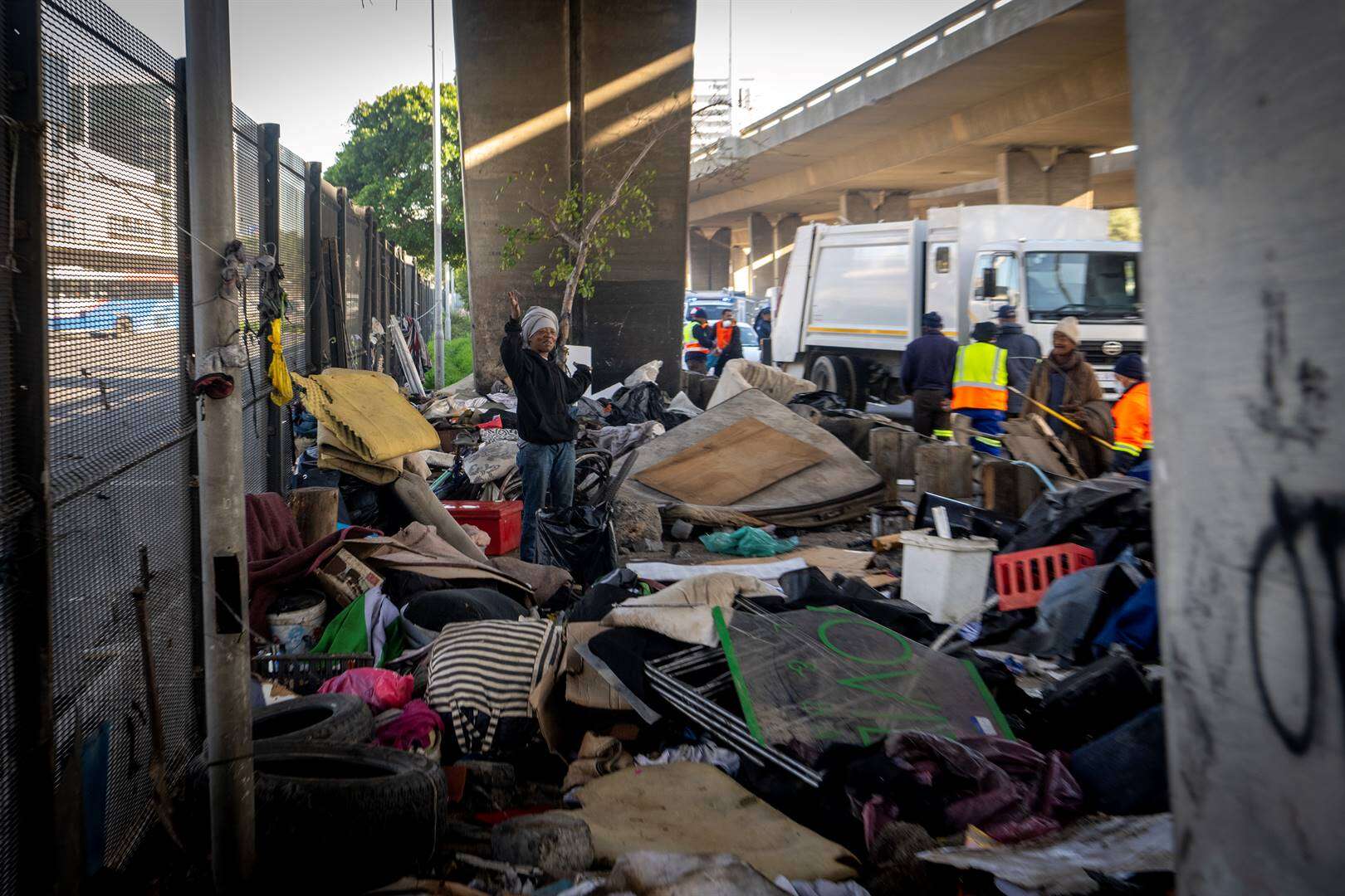 Uitsetting van oorblywende besetters in Kaapstad-stadskom begin