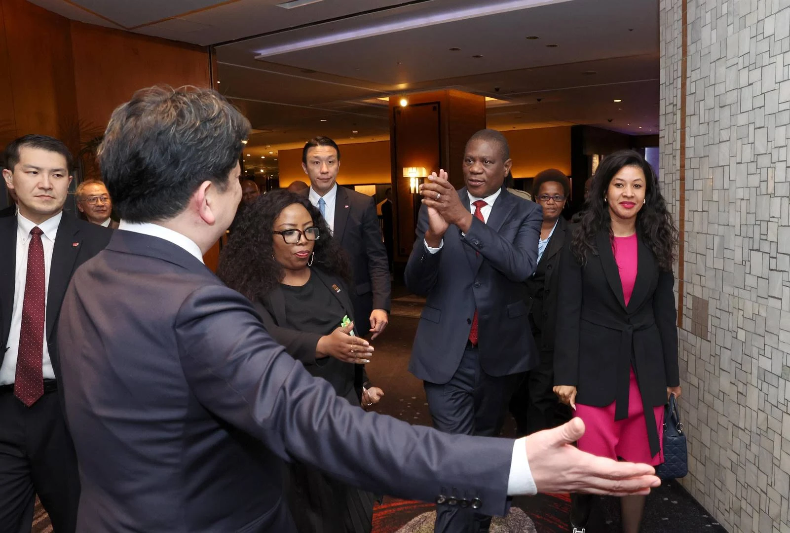 Belastingbetalers hoes R1,3 m. vir Mashatile en sy vrou se Japan-besoek
