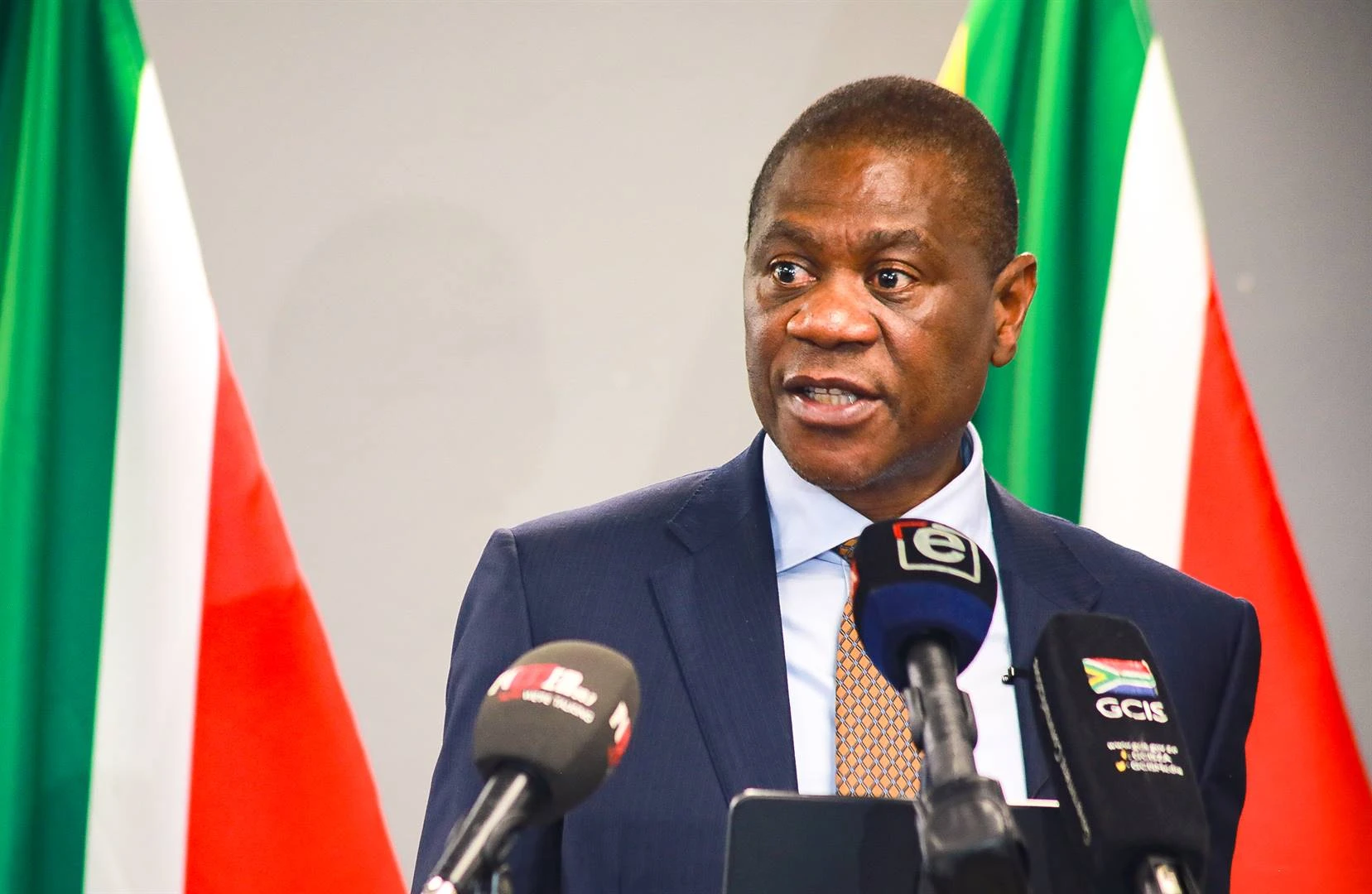 Nasionale Lotery: My skoonsuster het reg om sake in SA te doen – Mashatile