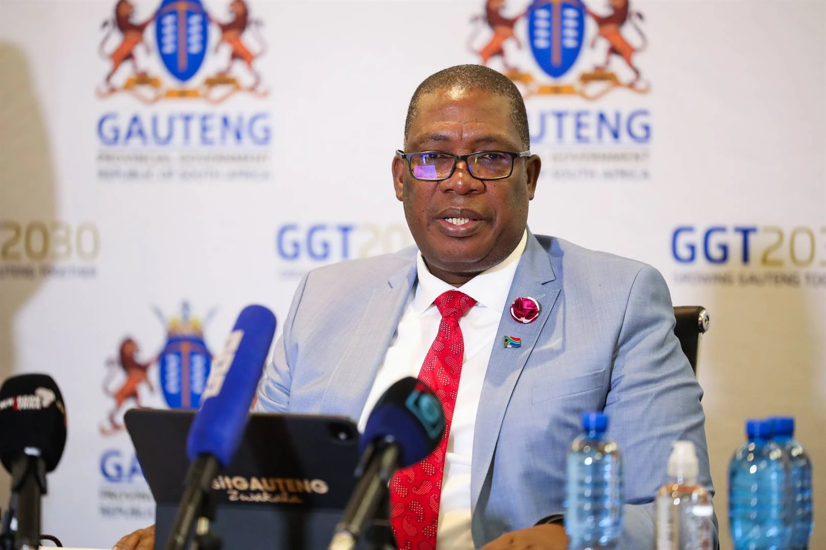 Forensiese verslae eers gereinig ‘om fluitjieblasers te beskerm’ – Lesufi