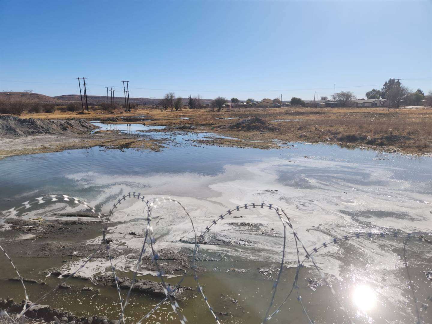 Perd val in oop drein terwyl Daniëlskuil ‘verdrink in rioolwater’