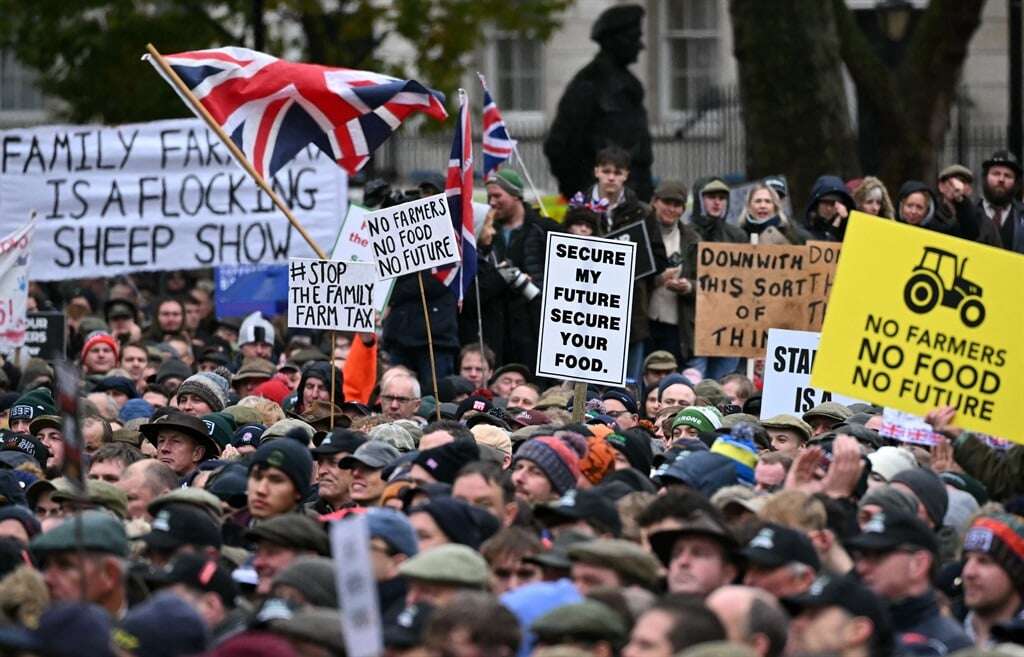 Thousands of British farmers protest against 'tractor tax' on inheritance