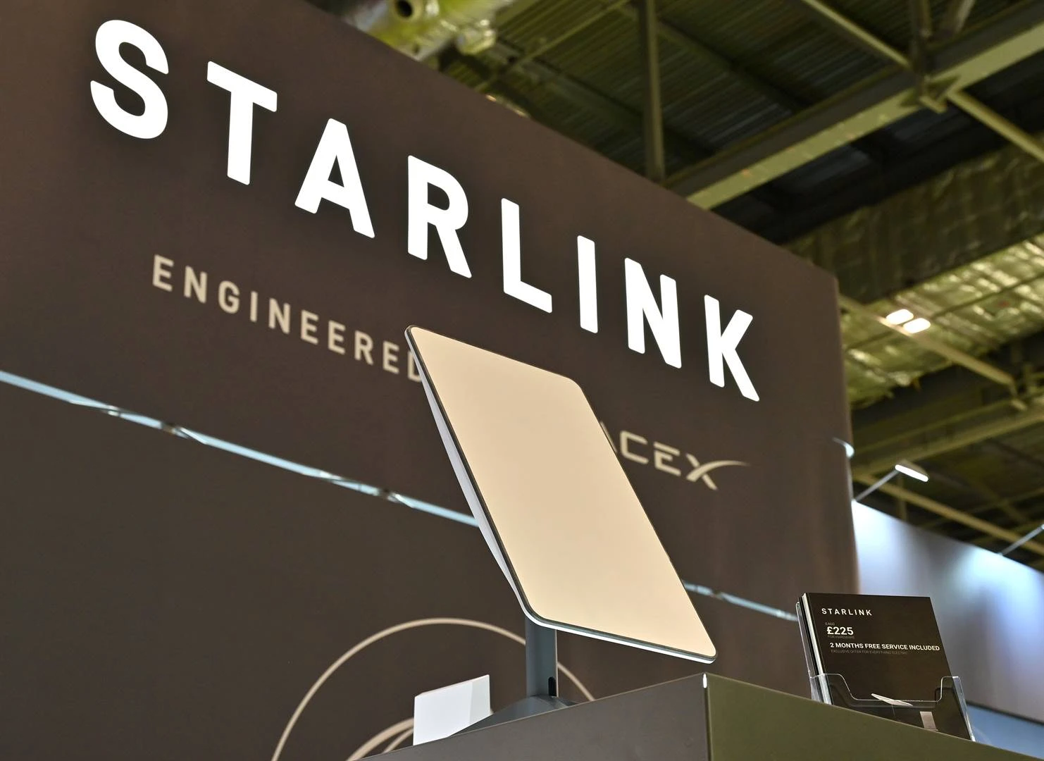 Okosa ondersoek of Starlink werklik onwettig in SA bedryf word