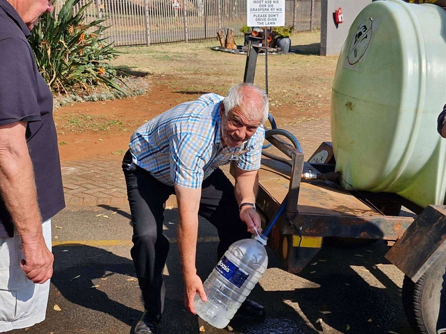 Water vloei weer in Carletonville, Fochville, ‘maar hou kanne, bottels vol’