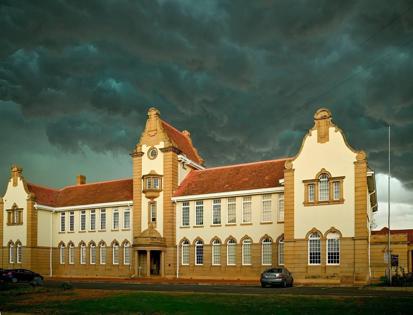 Grey vra van sy gr. 12’s om koshuis hangende ondersoek te verlaat