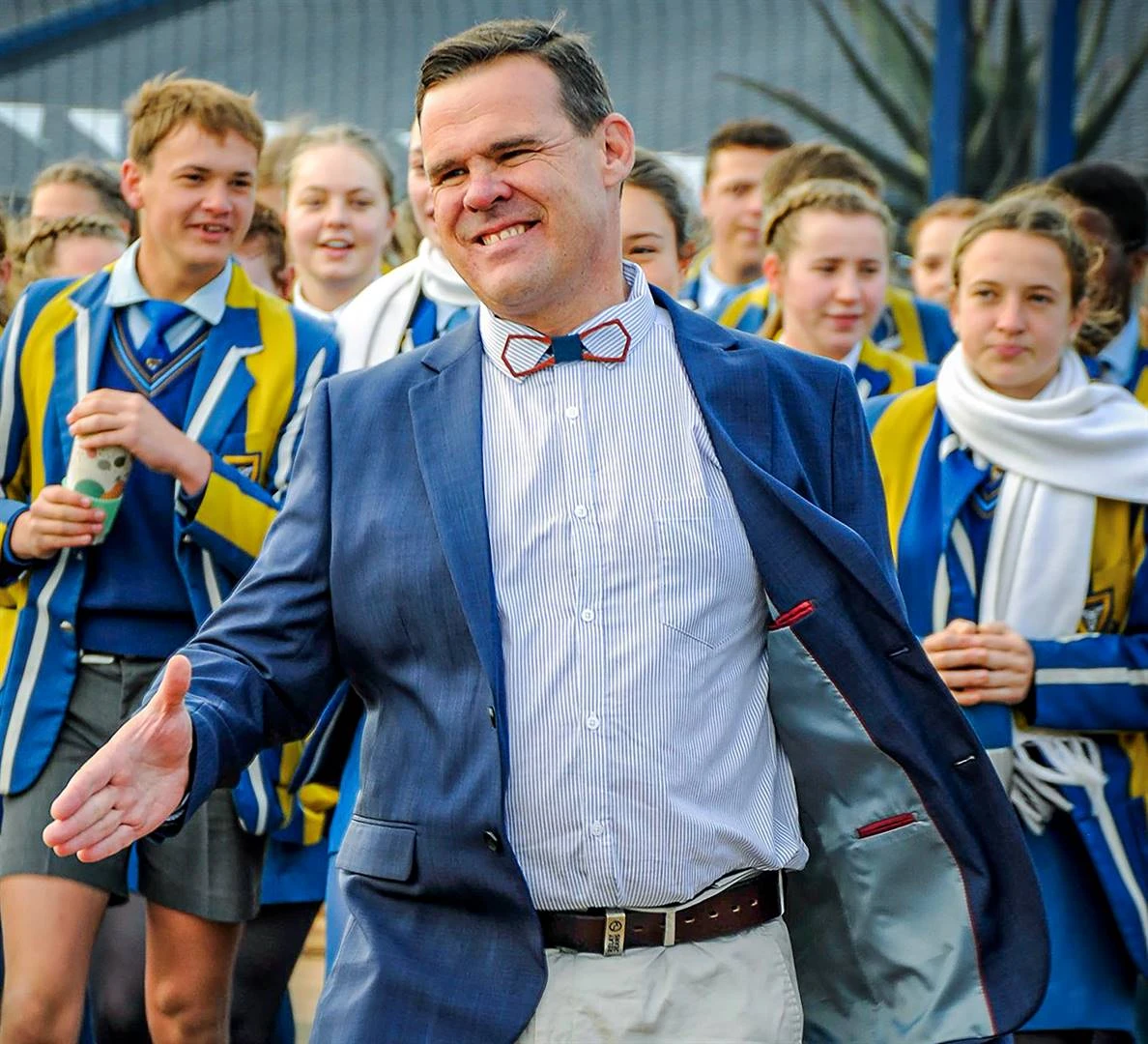 Waterkloof-hoof weg by skool oor hy glo getuies pla