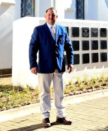 Kerk gee Vrystaatse dominee die trekpas, maar gemeente klou vas