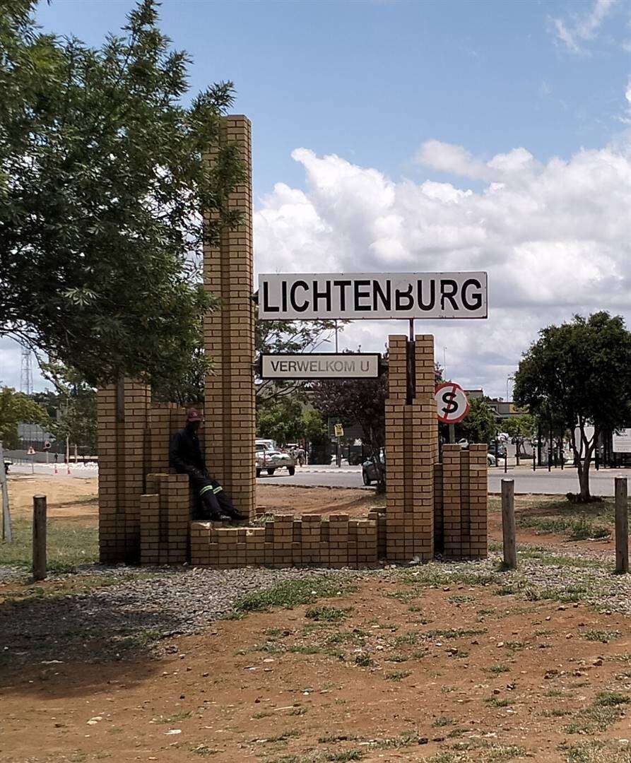 2 munisipale werkers by betoging geskiet; ‘Lichtenburg het nou 2 rade’