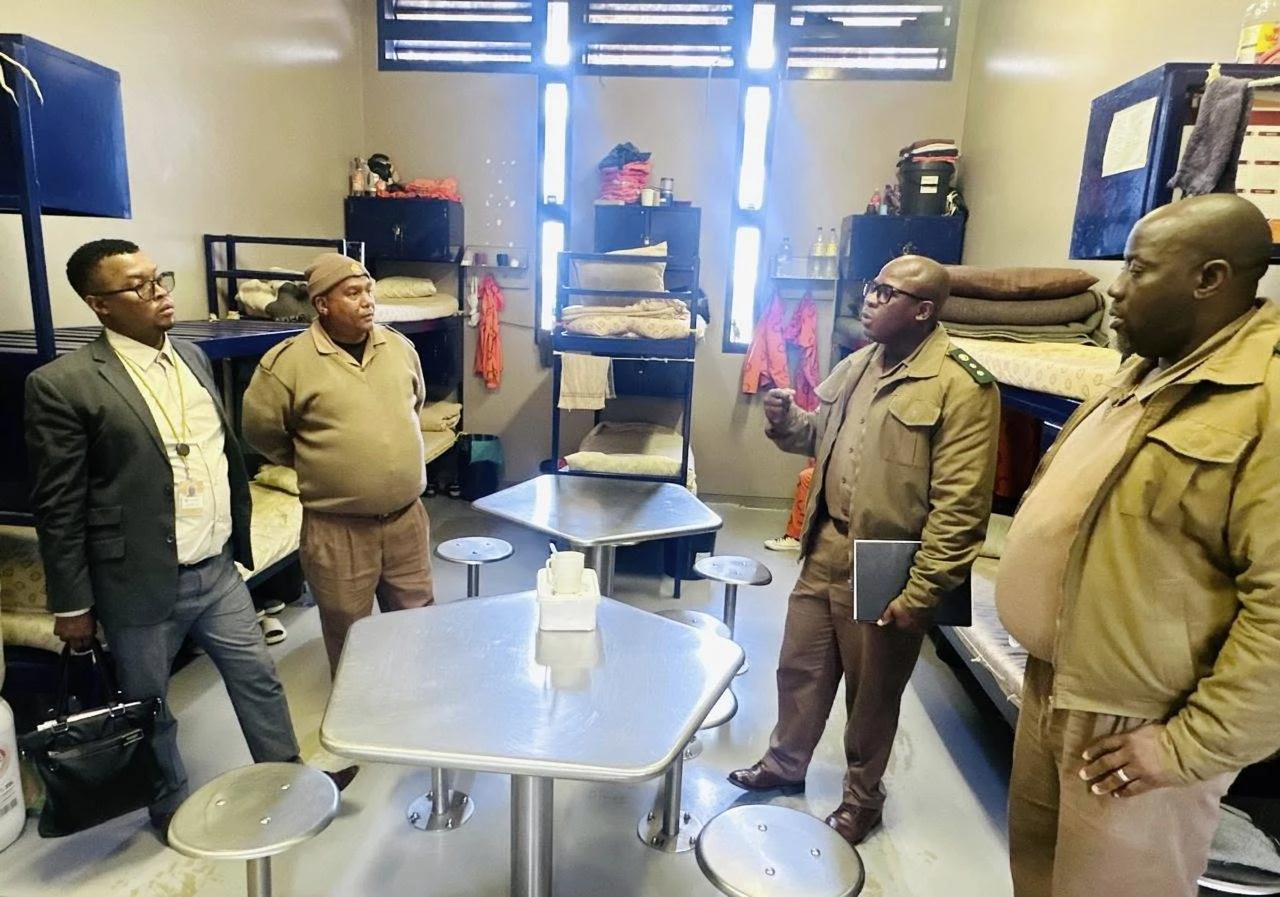 Smokkelary vier hoogty in Tswelopele-tronk in Kimberley