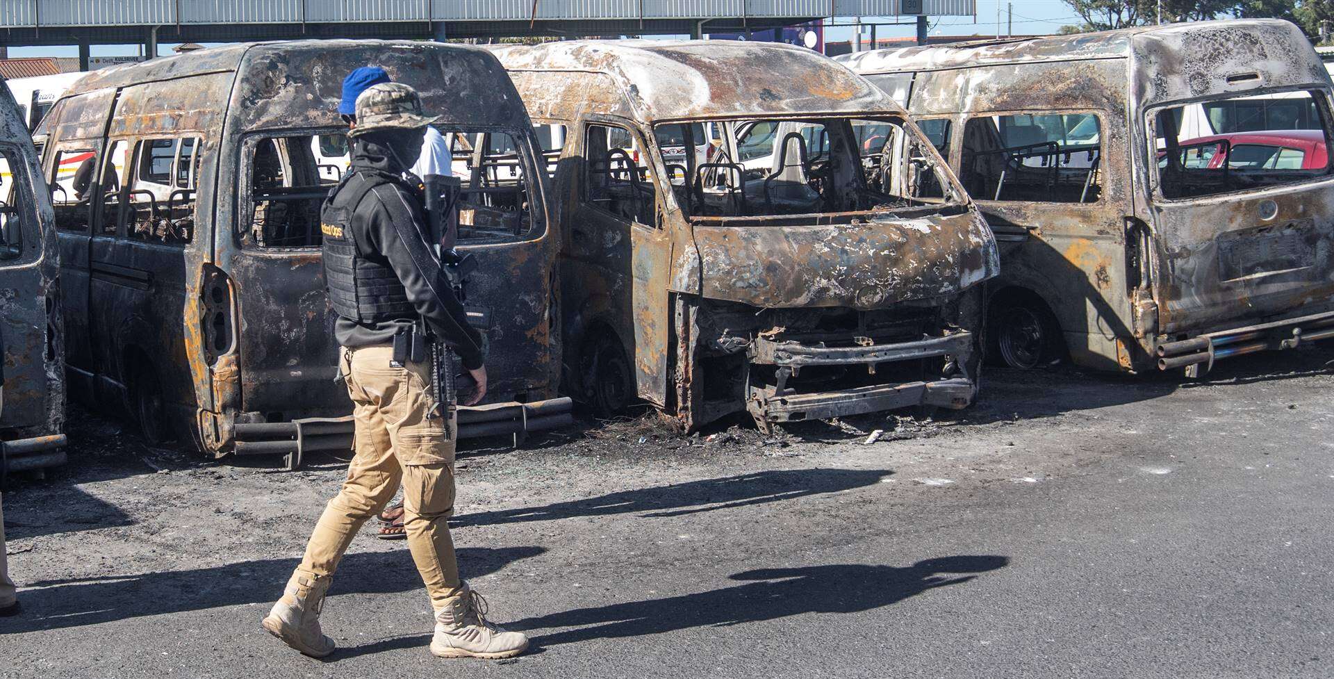 Pendelaars ‘dalk nou te bang’ ná taxi’s in Nyanga brand