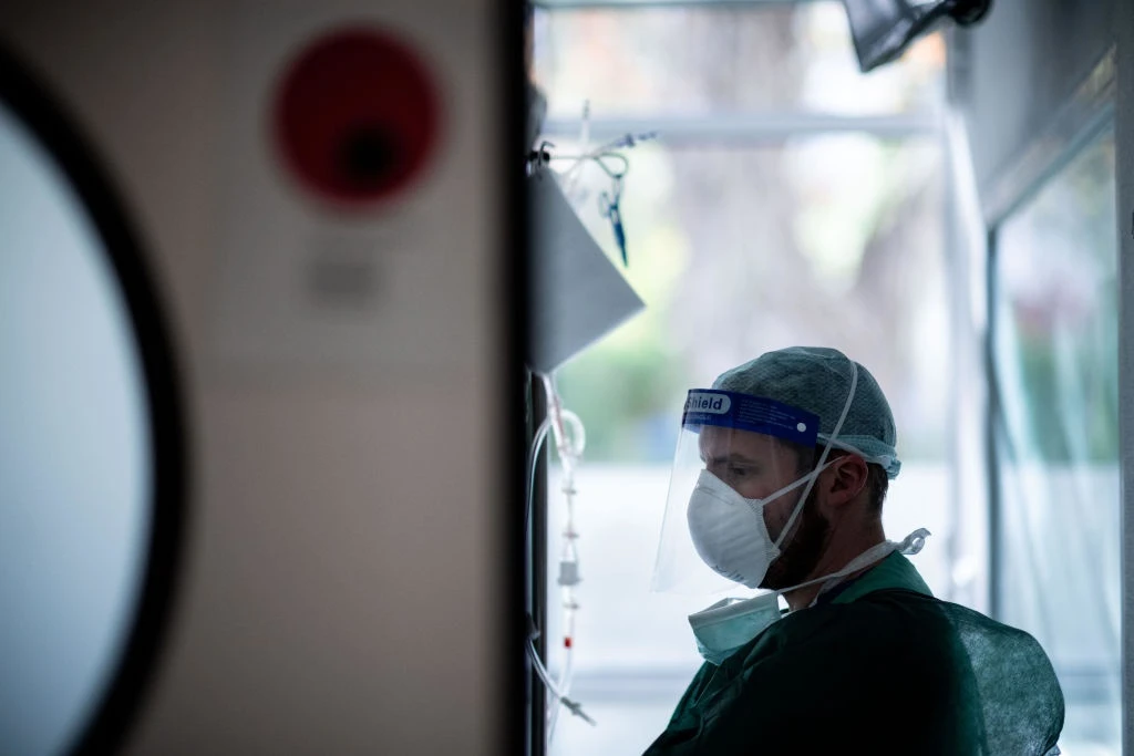 Covid-19 wrap: Europe continues to tighten curbs as world records 500 000 cases in one day