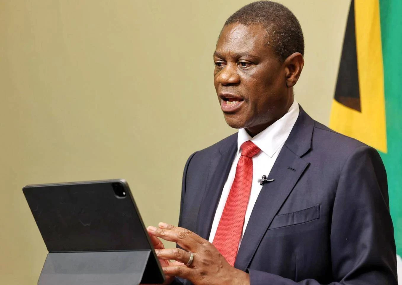 Ramaphosa sal Trump na SA nooi om self leuen oor ‘volksmoord’ te sien – Mashatile