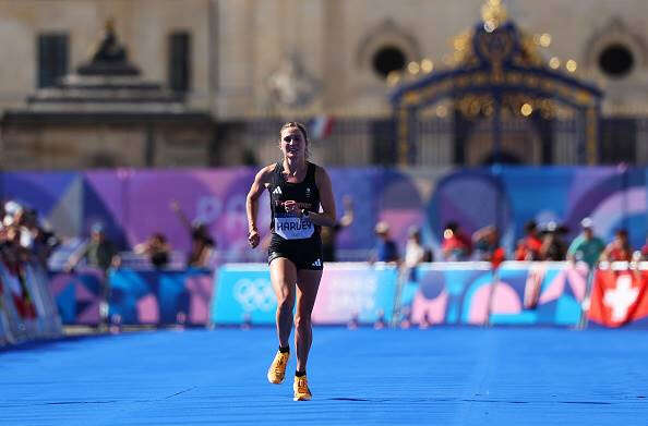 Brit voltooi Olimpiese marathon ondanks gebreekte been