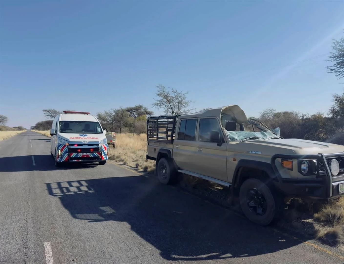 2 beseer toe bakkie en koedoe in die Kalahari bots