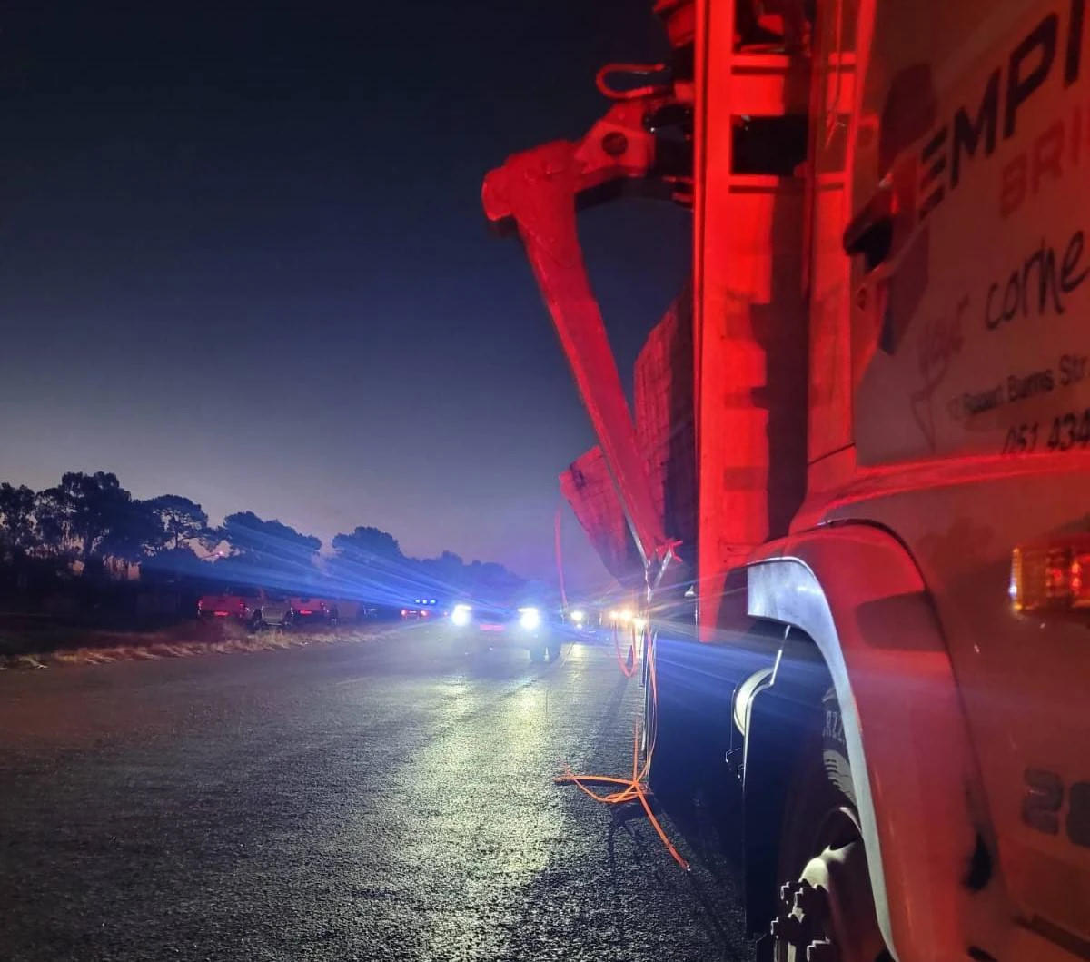 2 dood, 4 beseer in ongeluk tussen bus en vragmotor buite Bloem