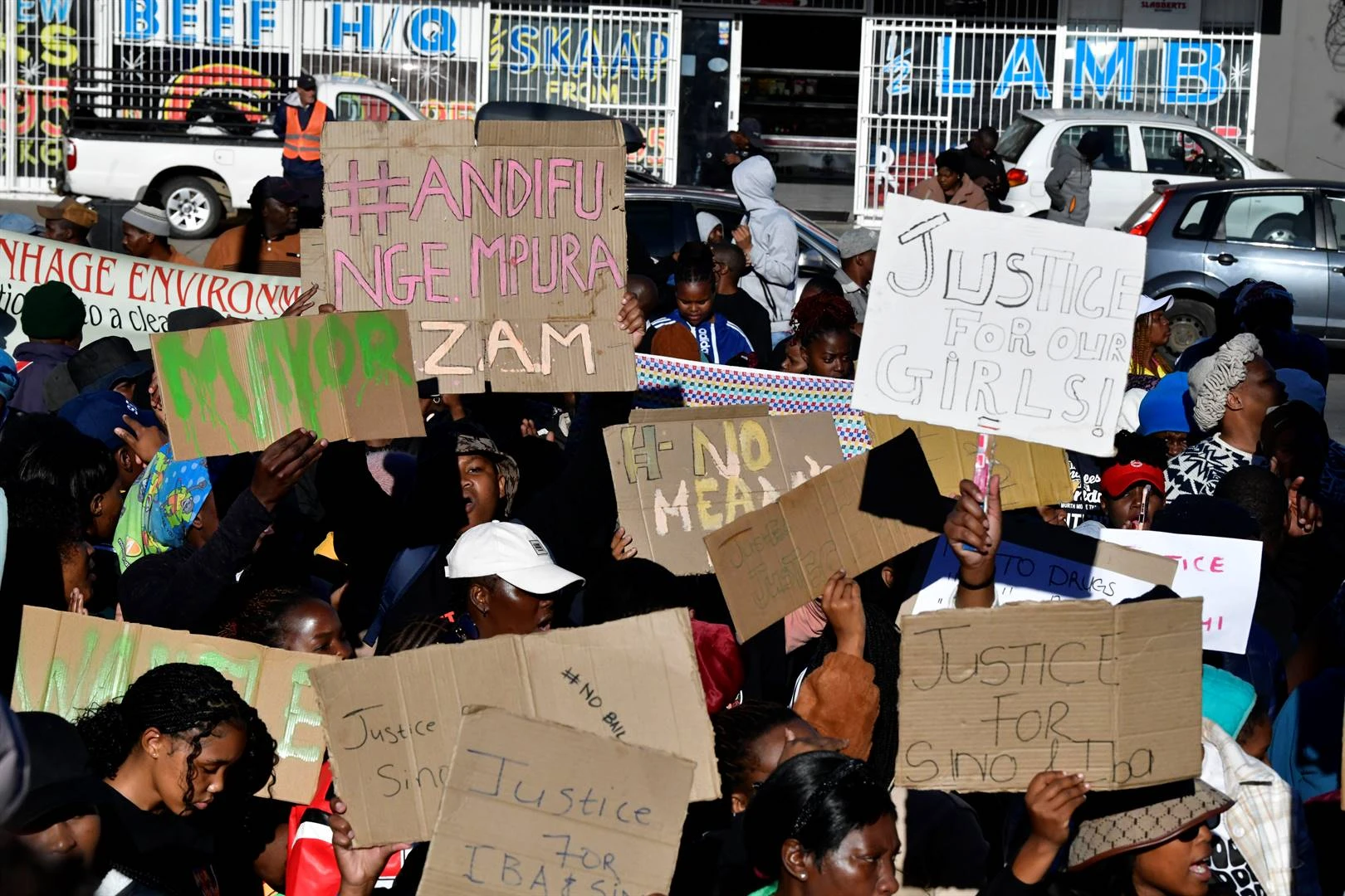 2 meisies verkool in KwaNobuhle: Dit is ‘monsters’ se handewerk