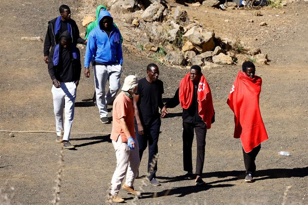 Soektag na 48 migrante aan kus van Spanje duur voort