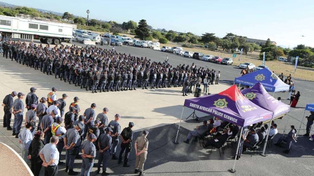 Nearly 1 000 extra cops deployed in Western Cape over the festive season