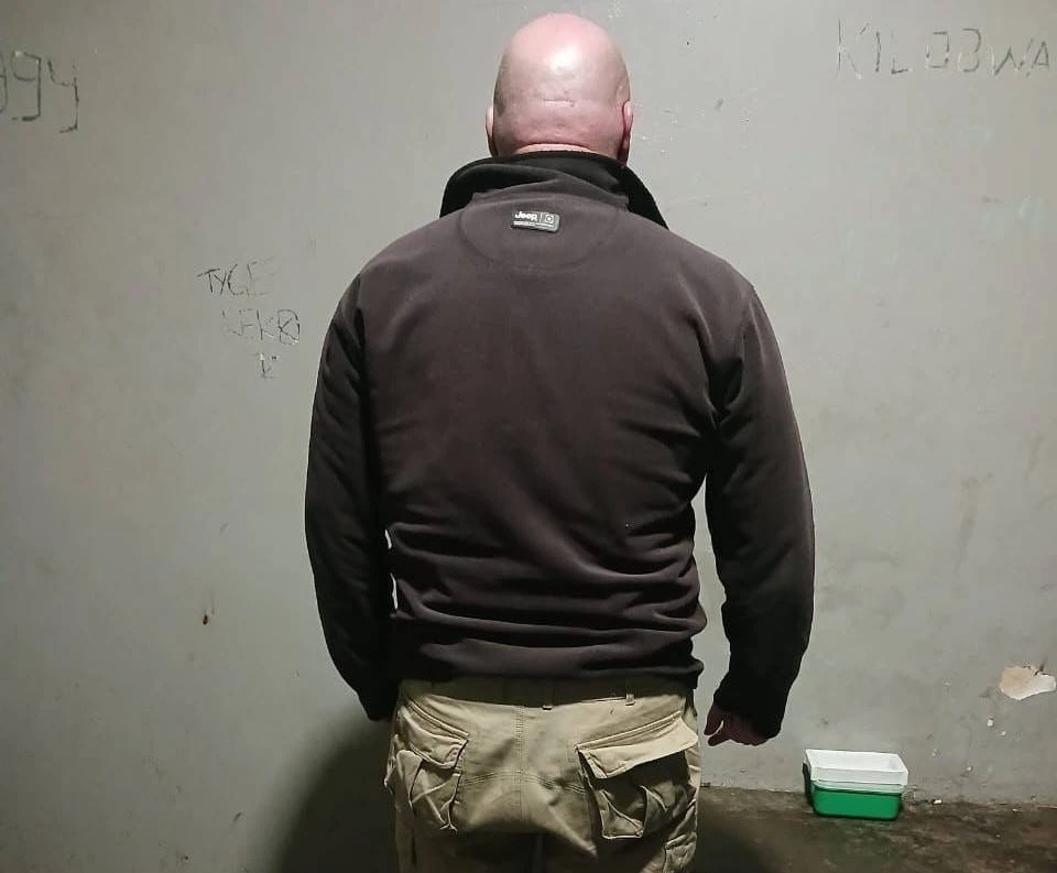 2 vas ná Valke groot slag slaan toe hulle verdagte BMW voorkeer