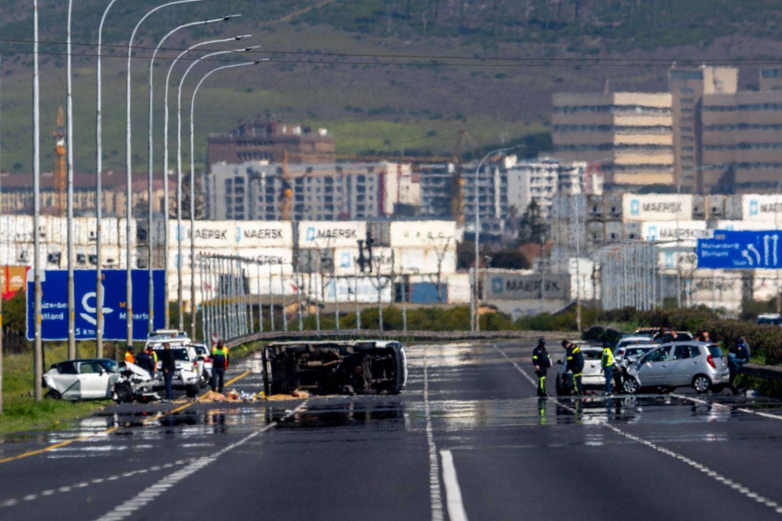 FOTO’S | N1 in Kaapstad weer oop ná noodlottige ongeluk