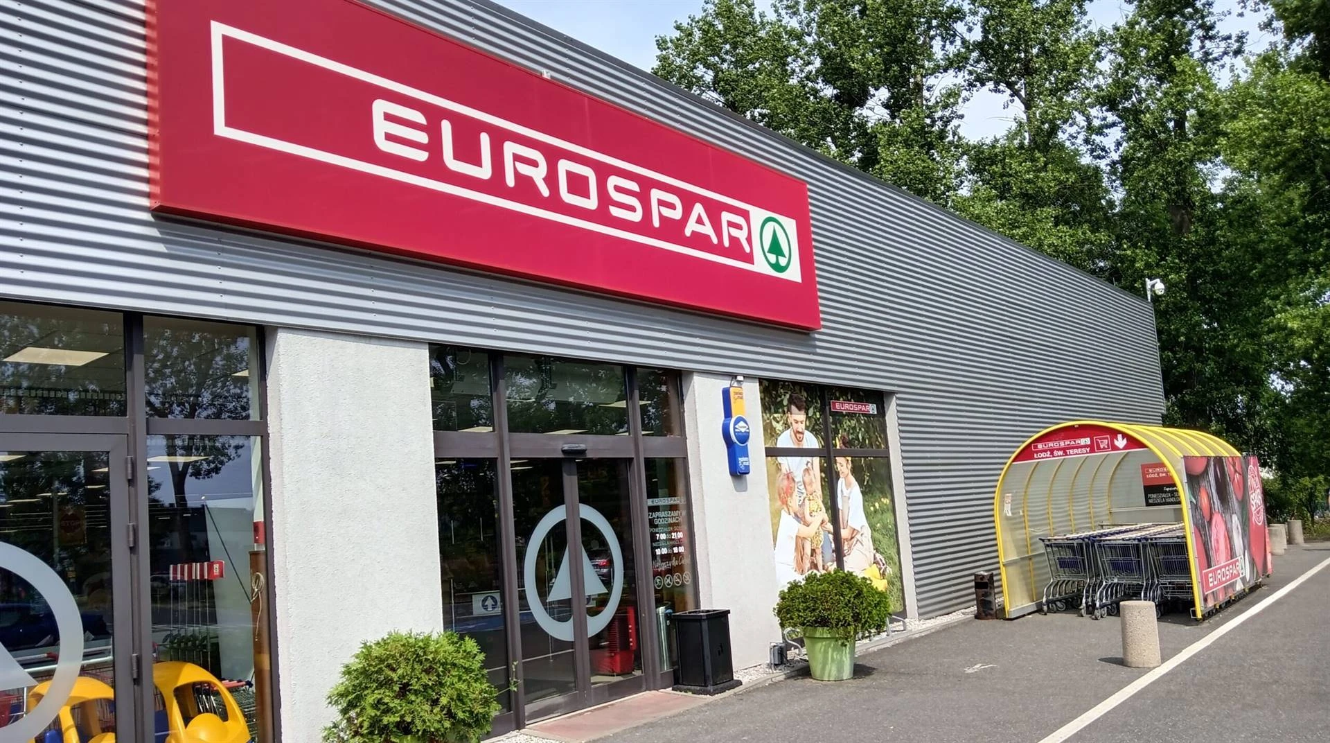 Poolse penarie en ’n kuberaanval: Spar se nagmerrie in die buiteland