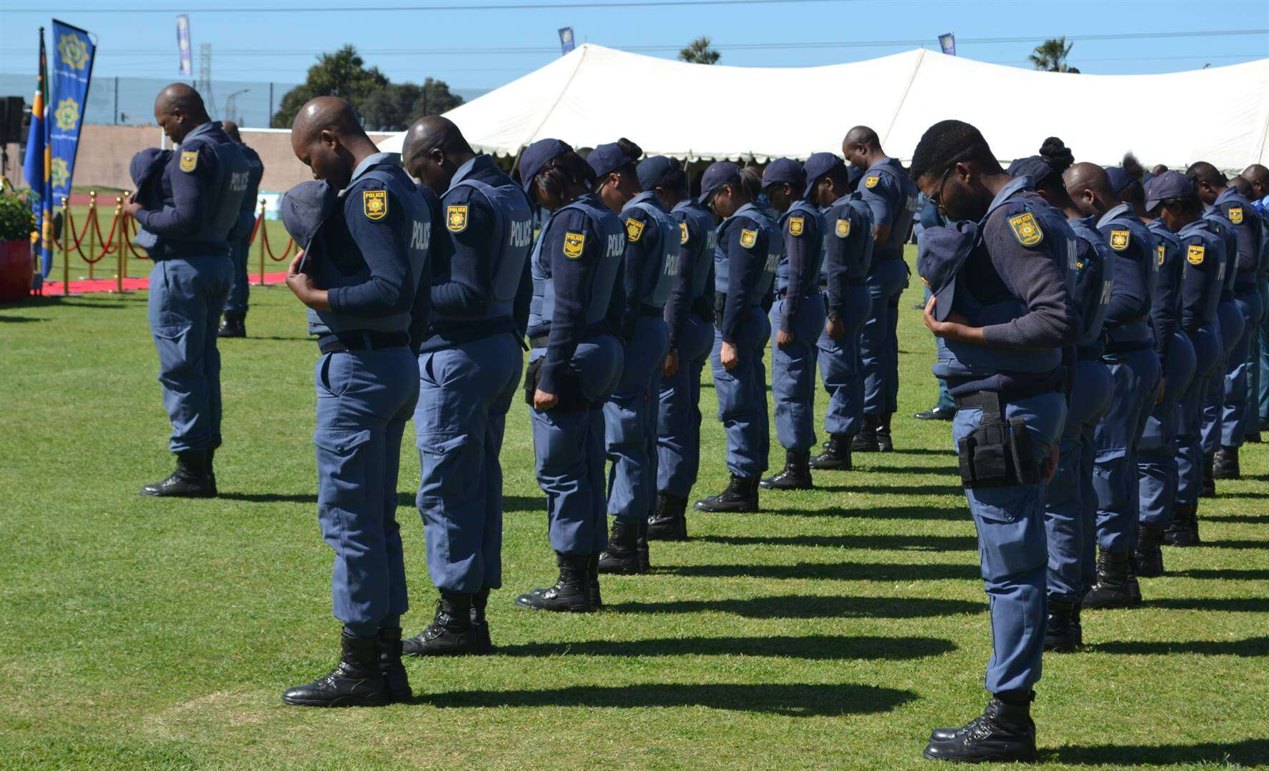 Oos-Kaapse polisiebeampte voor sy huis doodgeskiet