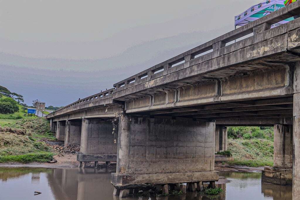 Repairs to collapsed bridge near Amanzimtoti could take up to two months